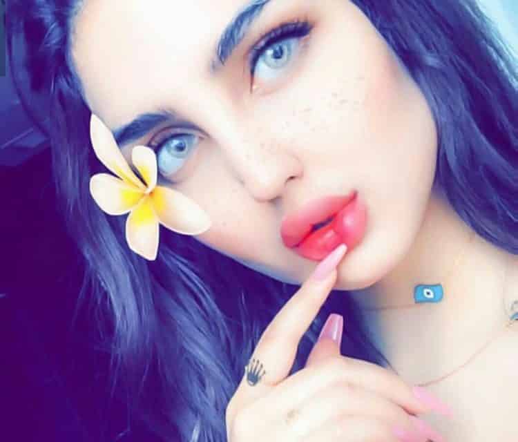 بنت وداخلة على شات احترسى من بعض النقط الهامة